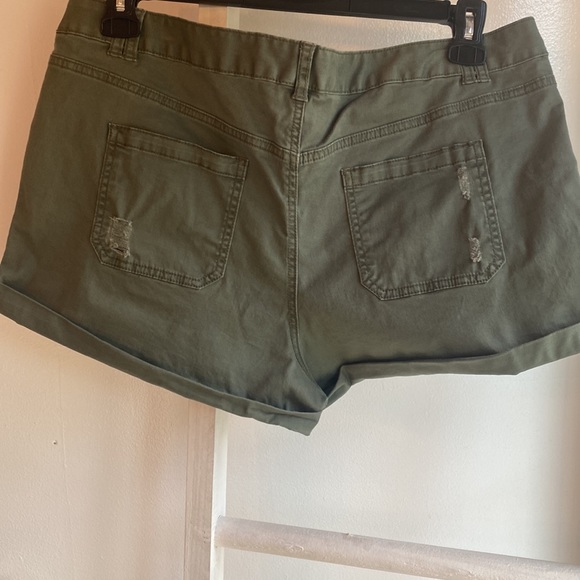 Mossimo mid rise olive green cargo short - Picture 5 of 7